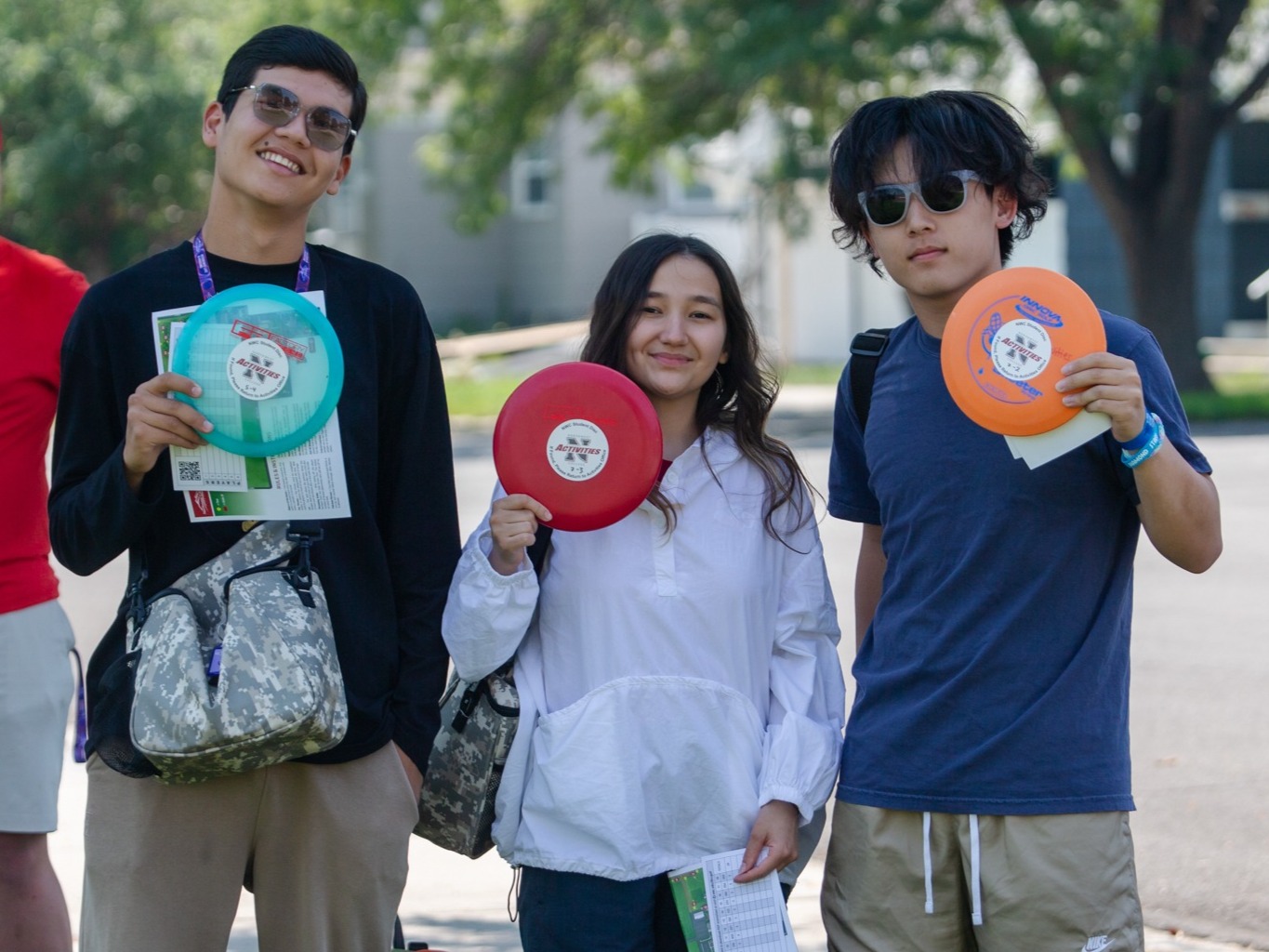 Students before a disc golf match